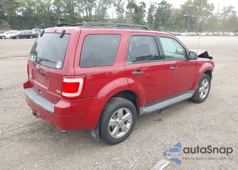 2011 Ford Escape Xlt z USA, uszkodzony, nr VIN 1FMCU9DG3BKB00965